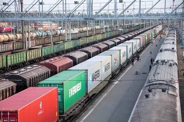 На транзитные железнодорожные перевозки порожних контейнеров и вагонов вводится нулевая ставка НДС